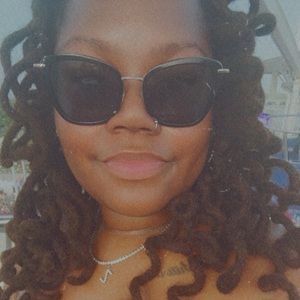 Meet your Posher, Sade